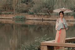 这里，离西湖很近，离喧嚣很远。